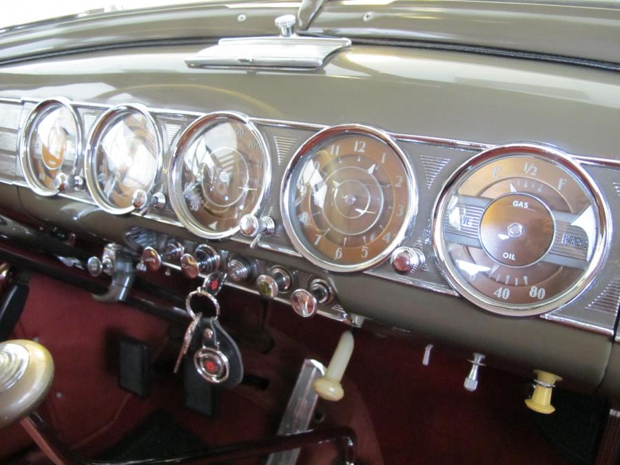  Packard Twelve Convertible Victoria 1938 года  (фото 5 из 18)